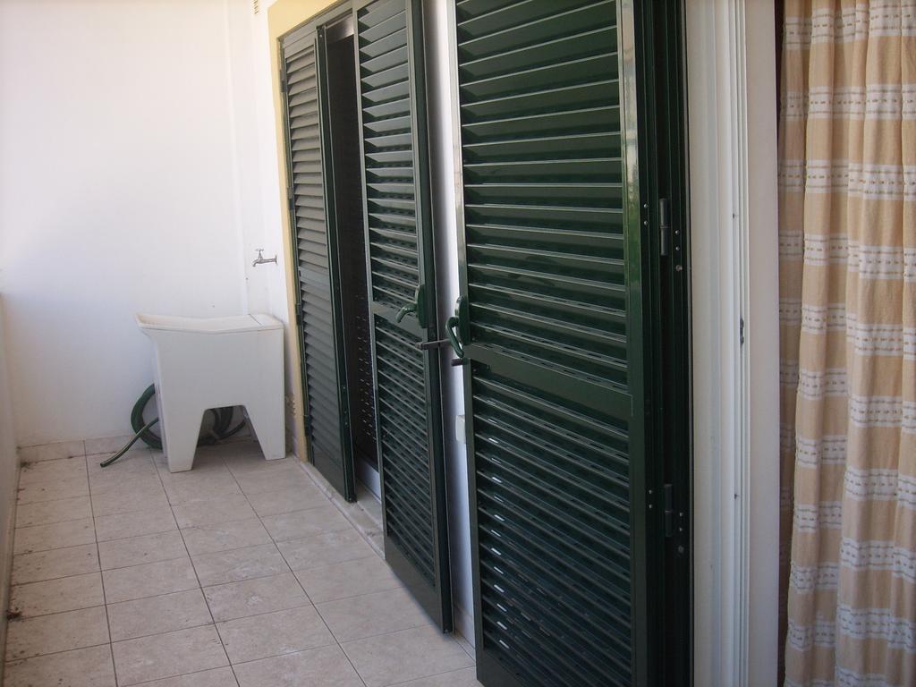 Apartamentos Monica Quarteira Room photo